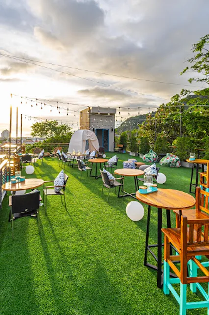 Mojjo Rooftop Bar Patong