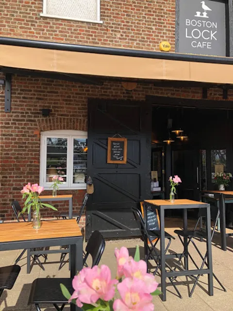 Boston Lock Café