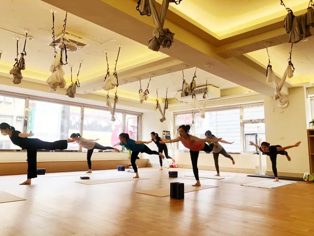 Fly High Yoga x KX Pilates 台中河南空中地板瑜珈＆皮拉提斯會館