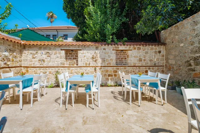 Meltown Hotel & Lounge