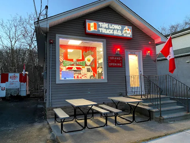 Lomo Truck HQ Woodland Park