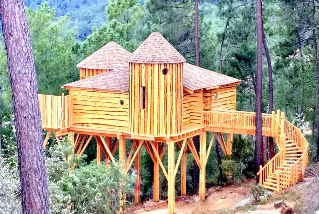 Arbres & Cabanes - Cabanes perchées dans les arbres - tout confort - petit déjeuner offert