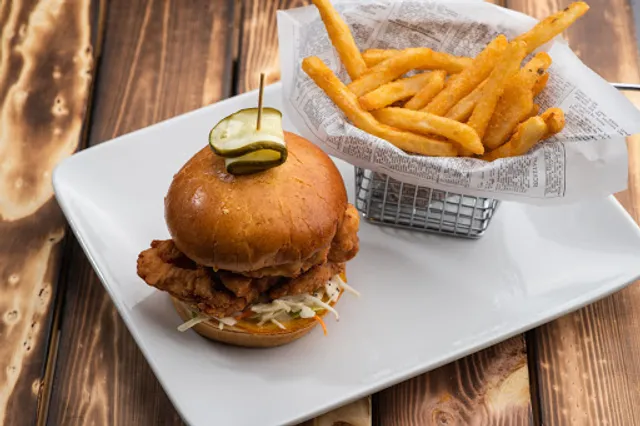 Aces Bar & Grill (East)