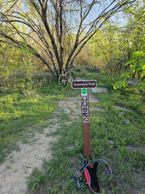 Grissom Trailhead