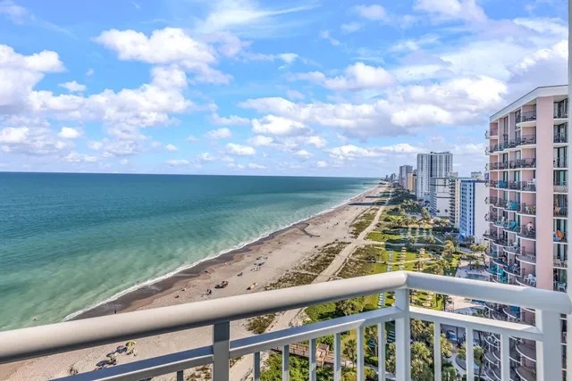 Carolinian Beach Resort in Myrtle Beach by Vacasa