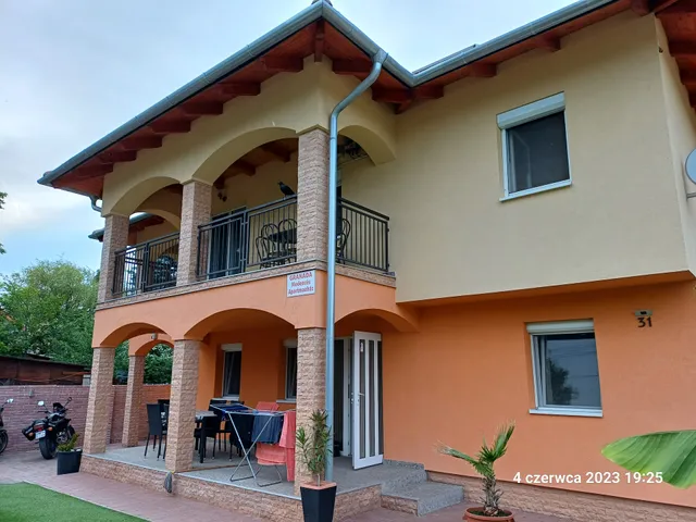 Granada Fedett Medencés Apartmanház