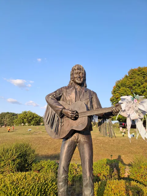 Keith Whitley Memorial Statue