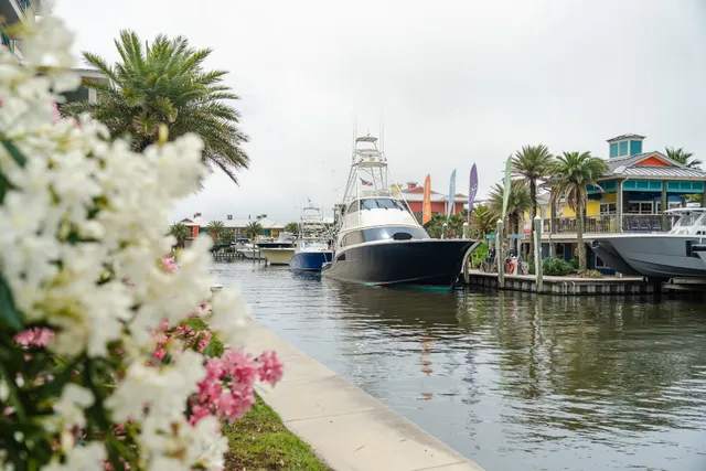 Hurricane Hole Marina & Resort