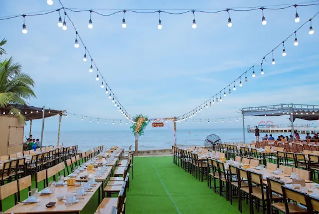 Nhà Hàng S-Hải Tiến Beach