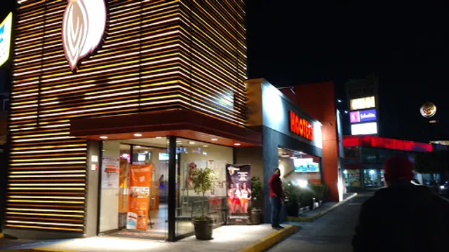 Hooters - Plaza Central