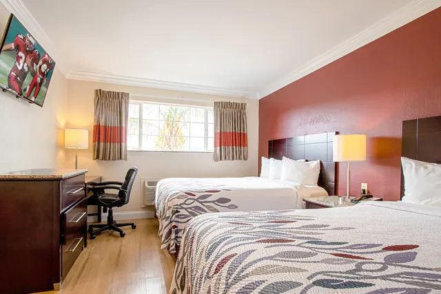 Red Roof Inn & Suites Monterey