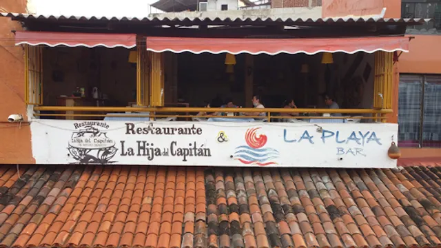La Hija del Capitan / Bar La Playa