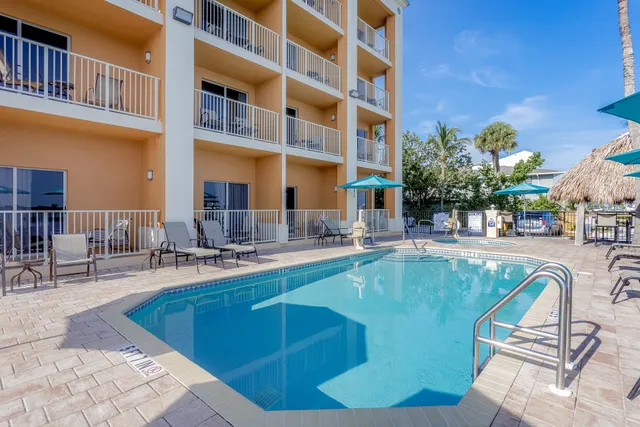 Hutchinson Island Plaza Hotel & Suites