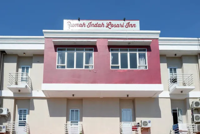 RedDoorz Premium near Pantai Losari 2