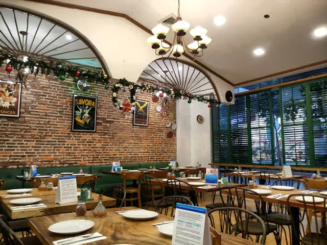 Mama Lou's Italian Kitchen - UP Town Center