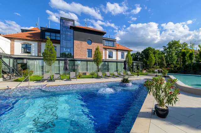 Bordűr Wellness Hotel Superior és Szőnyegmúzeum