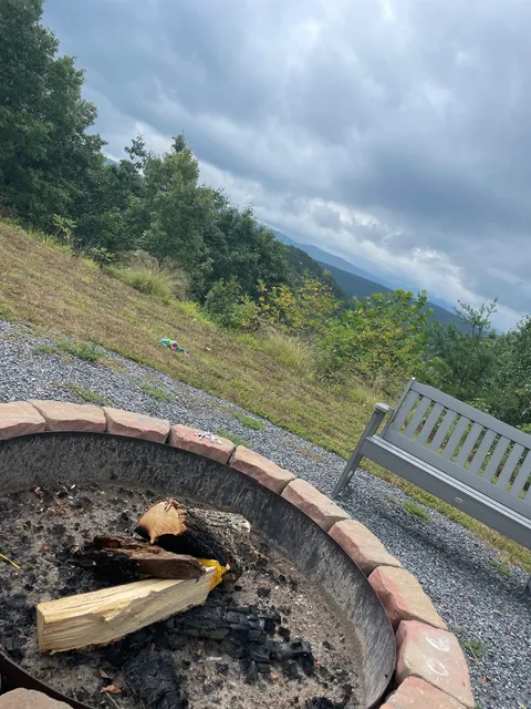 Big Lick Retreat - Stoney Bottom, Chestnut, LakeView & Eagle's Roost Lodges