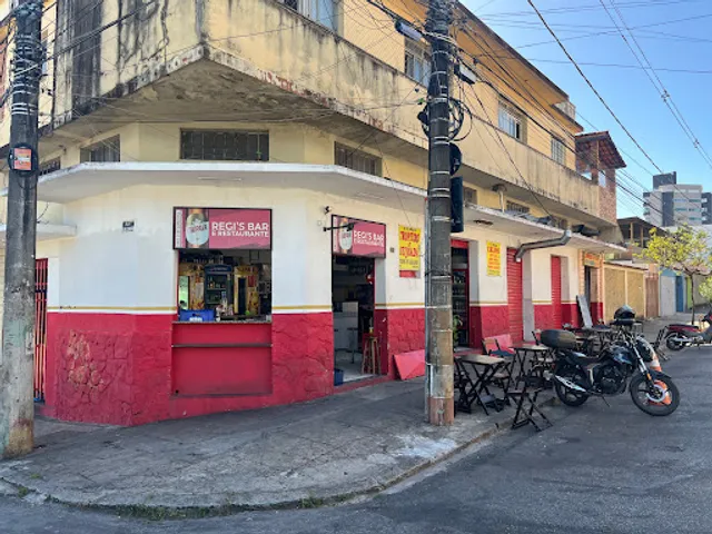 Regi's Bar and Restaurant