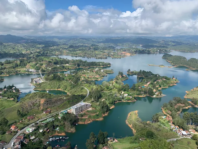 Embalse Peñol-Guatapé