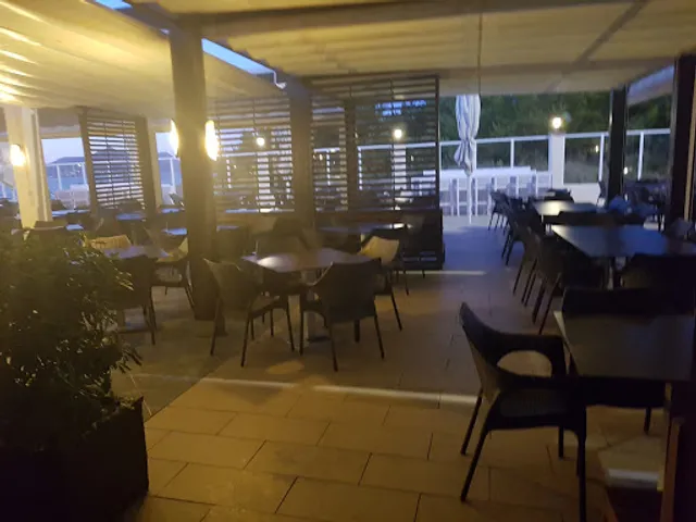 The Green And Grill Resturant