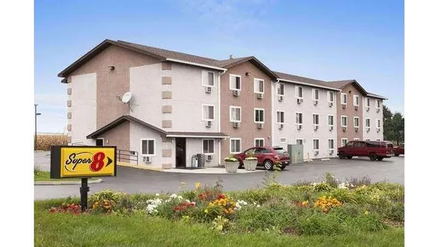Super 8 by Wyndham Peru Starved Rock State Park