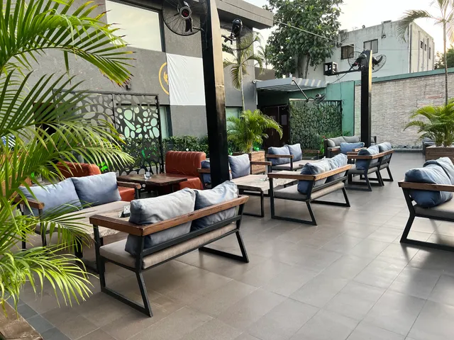 Ox restaurant & lounge