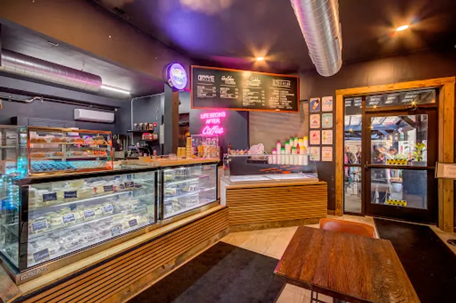 Golden Dessert & Cafe & Ice Cream