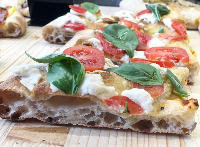 F I A M M E " Forno ARTIGIANO dal 2001" the F🤘ckest Rock Pizza in Town