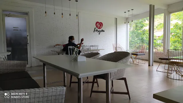4U Resto n Cafe dan Pusat Oleh Oleh For You