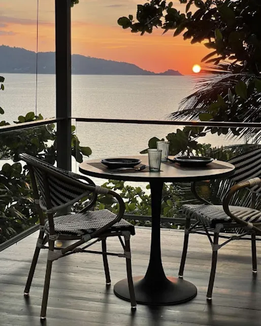 Meg Khram the Sunshine & Submarine 223 Bar