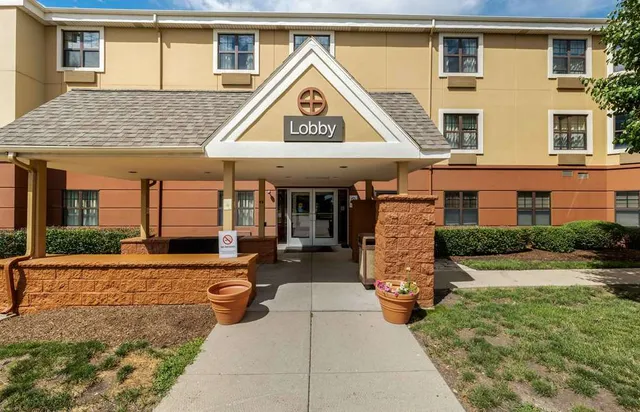 Extended Stay America Suites- Chicago - Gurnee