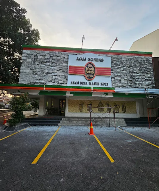 Ayam Goreng Mbok Berek Ny. Umi - Pondok Indah