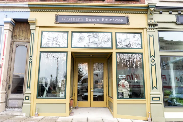 Blushing Beaus Boutique