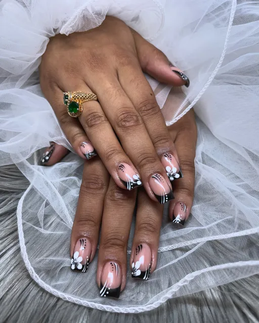 Daisy Nails