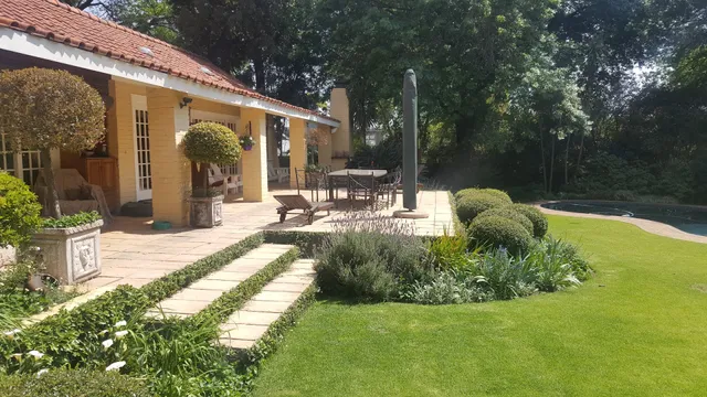 Pin Oaks Bed & Breakfast