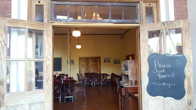 Thee Abbey Kitchen / Arcadia Academy