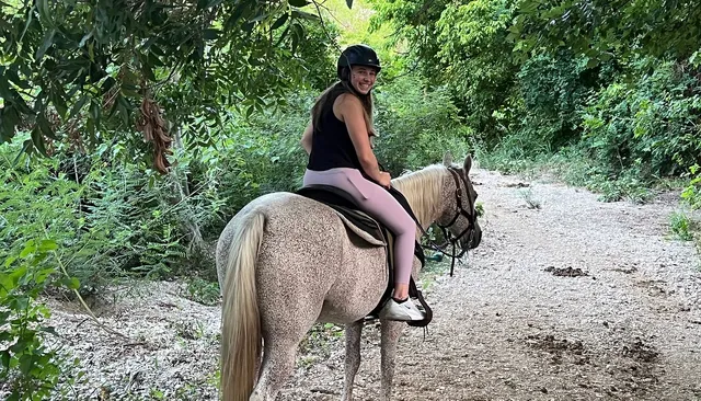 Willow Horseback Riding of Austin