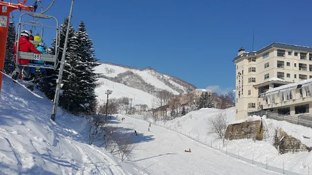 NBS Niseko Base Snowsports