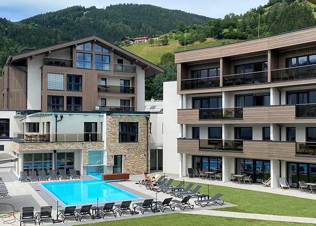 Lakeside Luxury Apartments