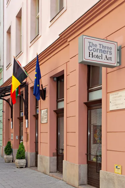 The Three Corners Hotel Art