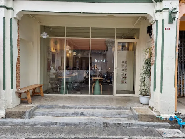 Hand matcha & crossiant