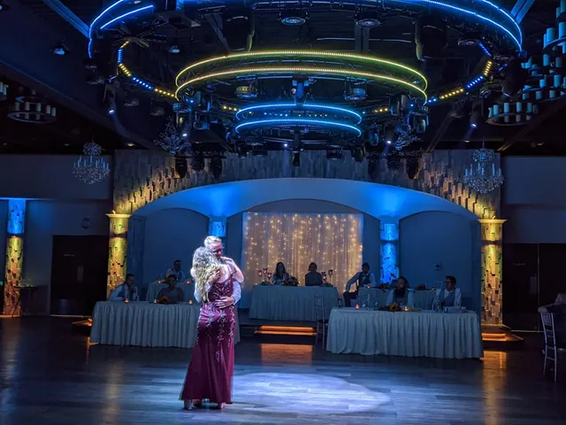 Royal Cliff Weddings & Events Center