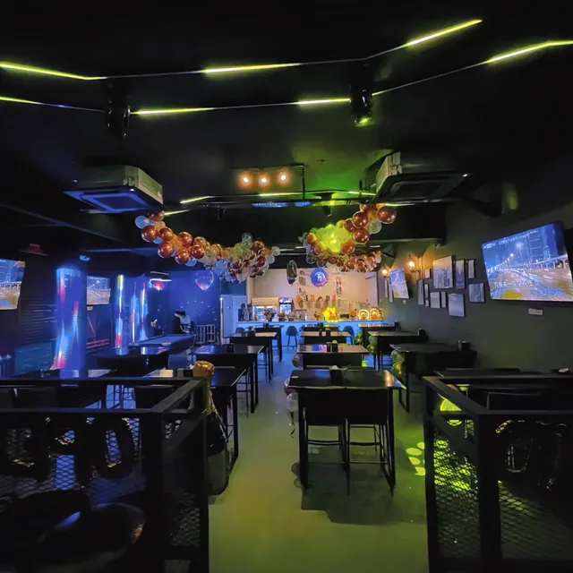 Fifth Avenue Cafe 第五街小酒馆