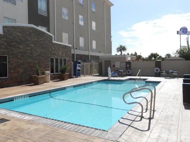 Holiday Inn Express & Suites Corpus Christi (North) by IHG