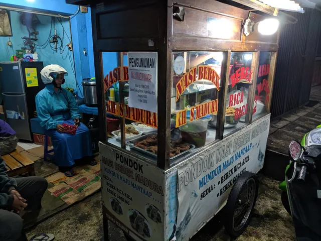 Pondok Nasi Bebek Madura "Mundur Maju Mantaap..."