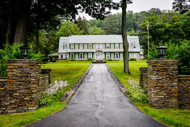 Maple Springs Lake Side Inn