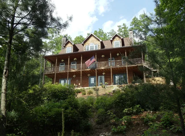 Long Mountain Lodge Bed and Breakfast Inn