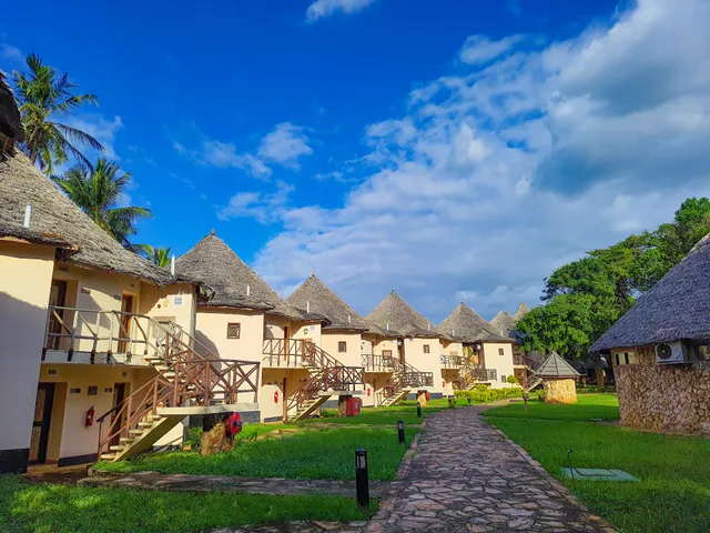 Ledger Plaza Bahari Beach Hotel