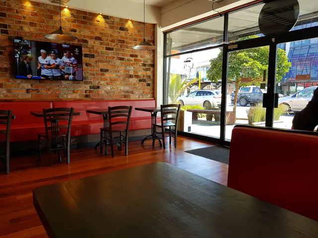 Sal's Authentic NY Pizza New Lynn