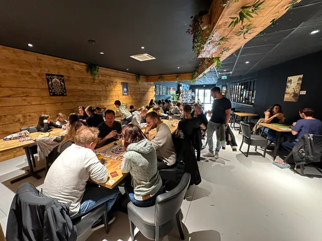 Break Out Annecy - Escape Game - Lancer de hache - Bar à jeux de société - Salle de Quiz